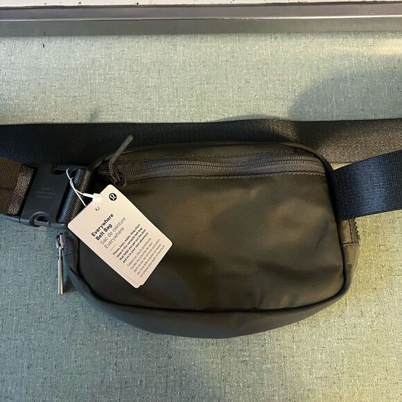 NWT Lululemon Everywhere belt bag in Grey Sage with free small Lululemon tote! - Picture 13 of 13